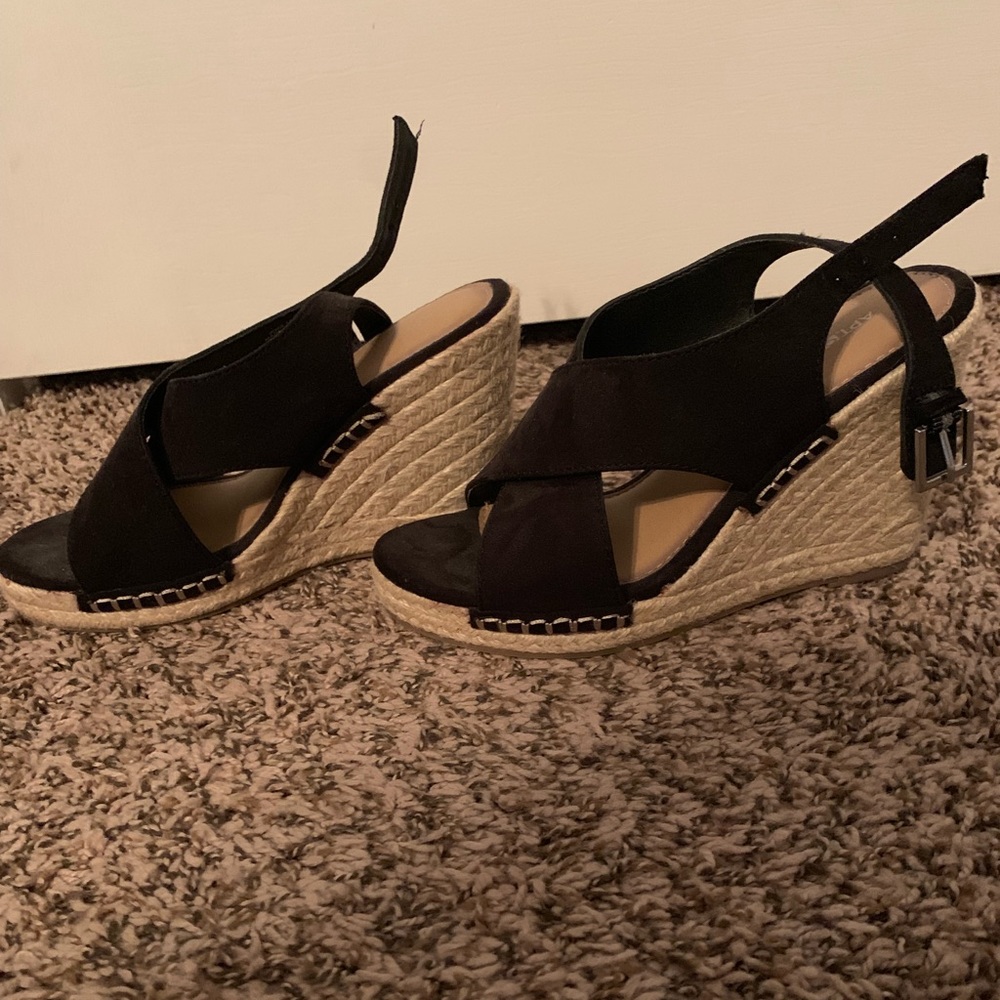 Black Wedges